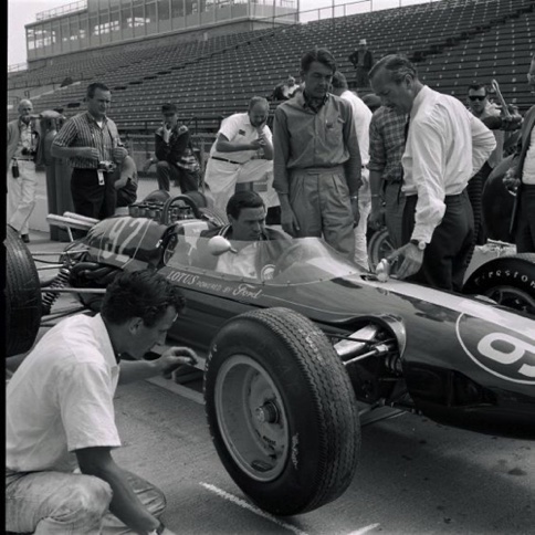 Sous l(oeil vigilant de Jim Endruweit et Colin Chapman !